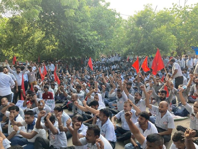 A public meeting outside Gurugram's Mini Secretariat was organised on Monday. Image clicked by Ronak Chhabra