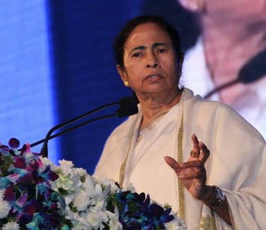 WB: Why Mamata Banerjee Will Find it Hard to Detach Herself From SSC Scam