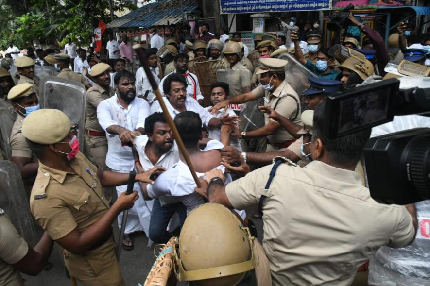 Violence outside the AIADMK headquarters. Image courtesy: The Hindu