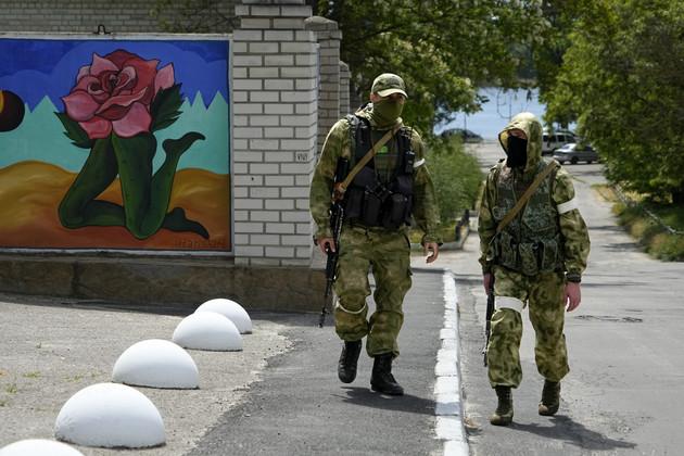 Two Russian soldiers patrolling in Kherson, south Ukraine