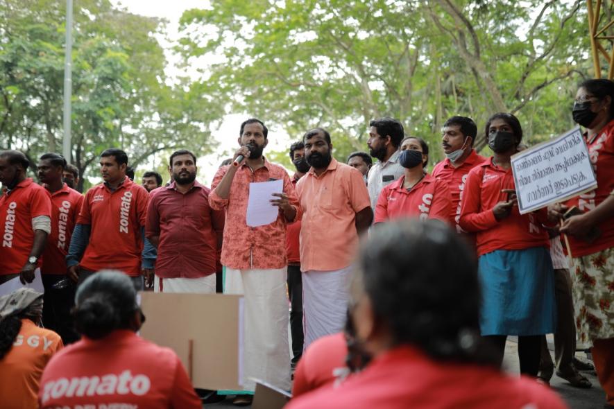 Shiju Khan, district secretary, DYFI addresses Zomato and Swiggy delivery workers during the Raj Bhavan march. (Courtesy: Jyothish). 