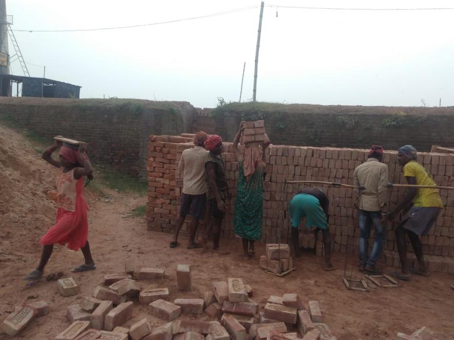 WB: Over 12 Lakh Brick Kiln Workers Left in Lurch as Owners go on Strike