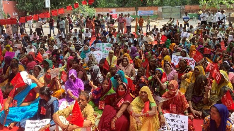 ‘Stop Bulldozer Raj’ Slogan Echoes at Jantar Mantar