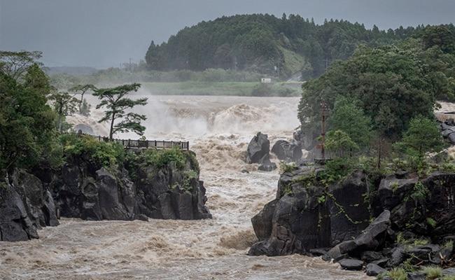 Storm Hits Southwest Japan, Leaves 1 Dead, Several Injured