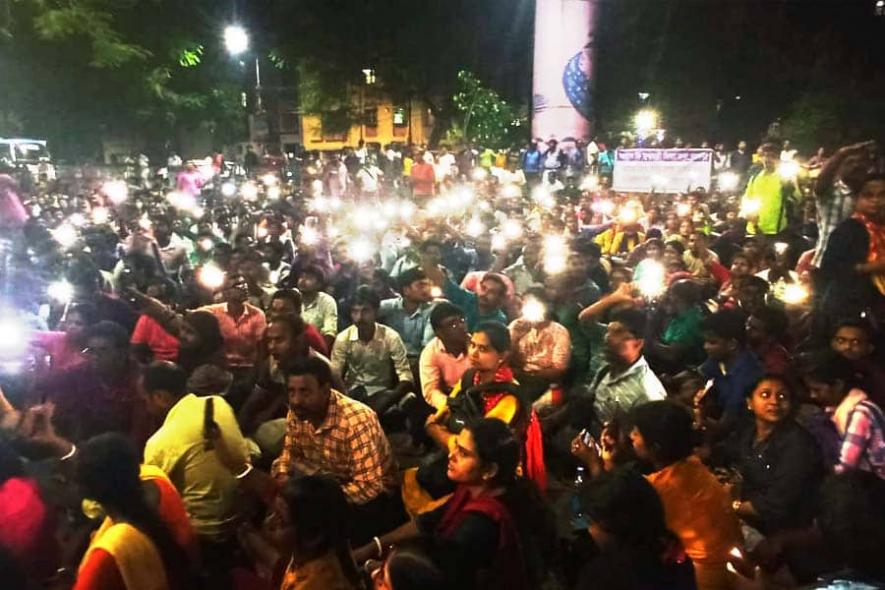 Bengal: 2014 TET Passed Candidates Stage All-Night Protest in Kolkata