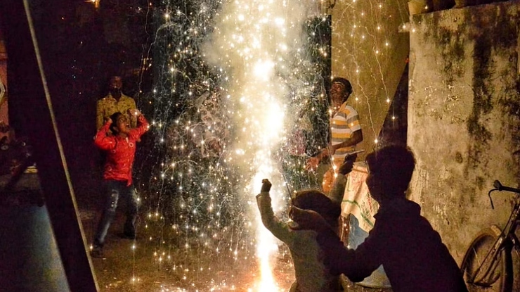 Delhi: 6-Month Jail for Bursting Firecrackers on Diwali, says State Environment Minister