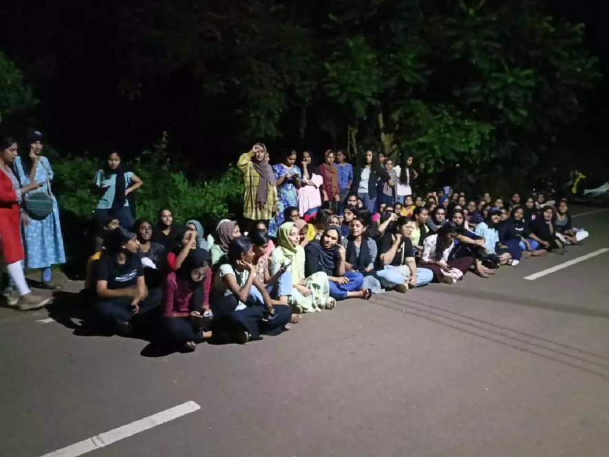 Students protesting in front of the hostel against the curfew order on November 16 (Courtesy: news9live)