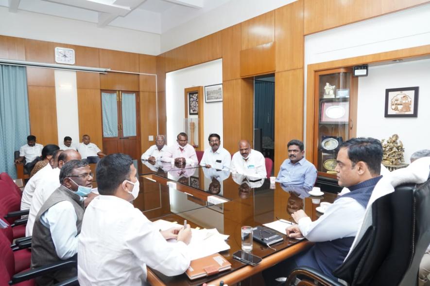 The ITI assc. members meet with minister Ashwath Narayana in his office