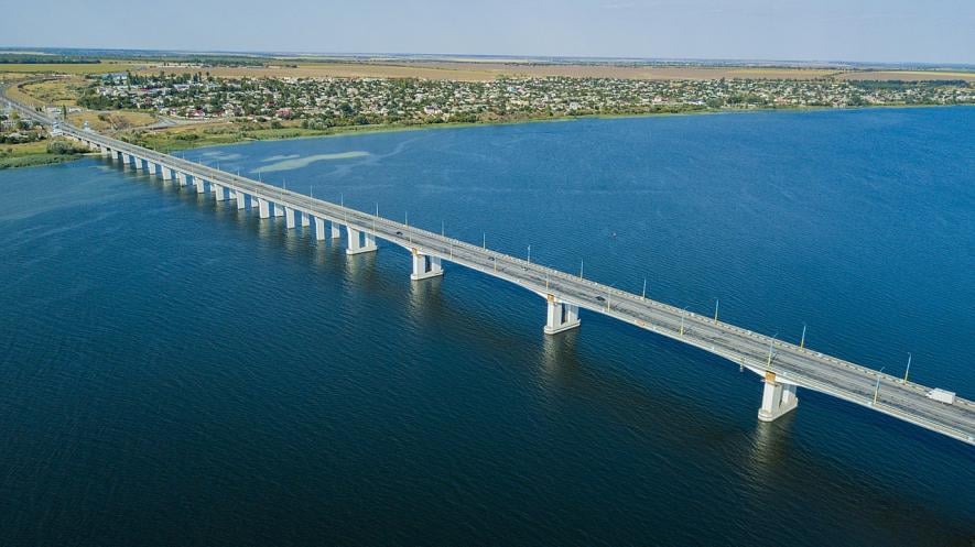 Antonovka Bridge across the Dnieper River, Kherson