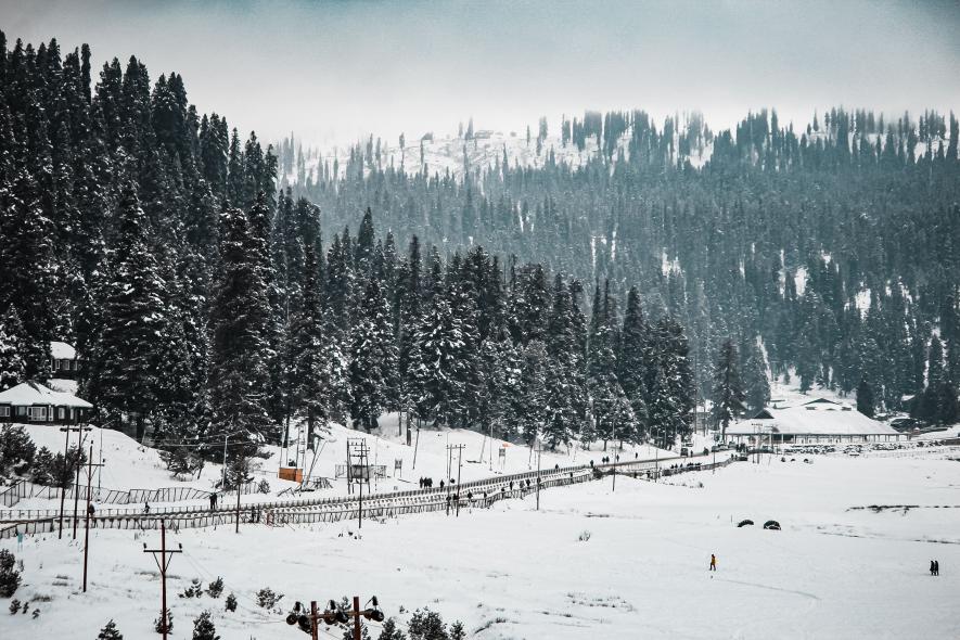 J-K: Major Highways Closed, High-Altitude Villages Cut Off After Snow, Rains