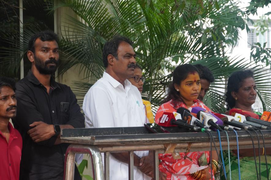 Kausalya addressing media persons outside the Commissioner Office, Chennai