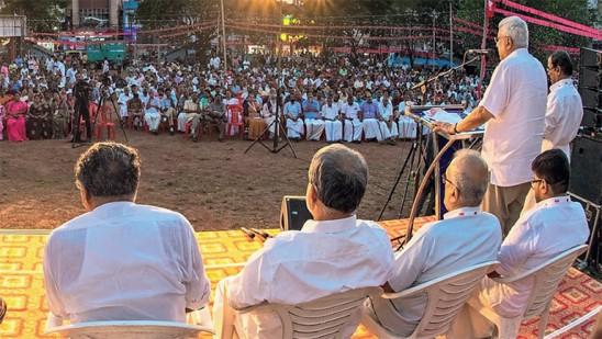 CPI(M) Polit Bureau member Prakash Karat inaugurated the national seminar held during the 35th national conference of the AIKS in Kerala. (Courtesy: Deshabhimani) 
