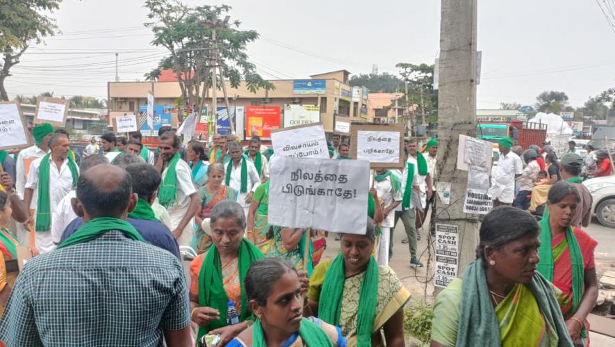 (Farmers and residents from Annur block during the rally to Coimbatore against the land acquisition for the industrial park on December 3.)
