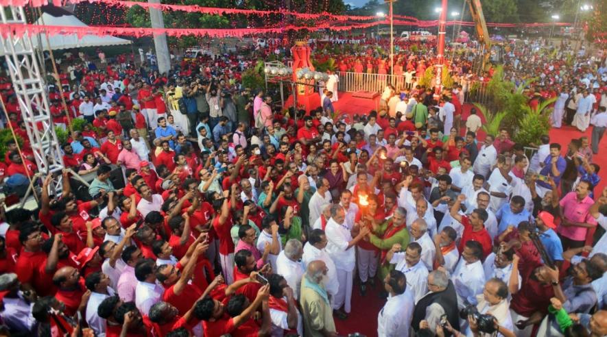 The martyrs' flames of Kisan movements led by Vijoo Krishnan and P Krishna Prasad reached Kodiyeri Balakrishnan Nagar, the location of the public meeting. 