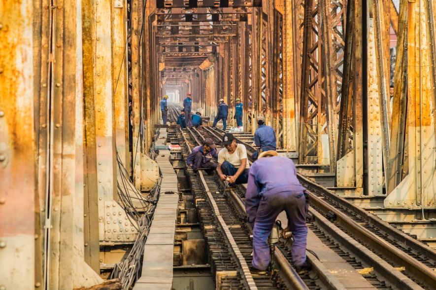 UK: Rail Workers Walk Off Job to Start Month of Strikes