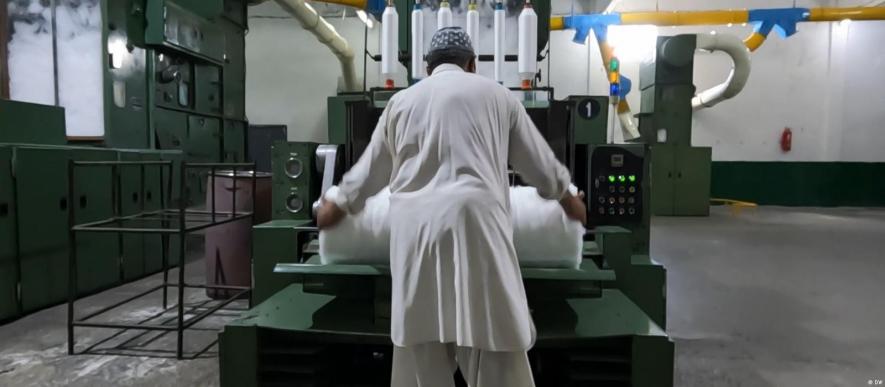 Pakistan: Millions of textile workers lose jobs amid crisis