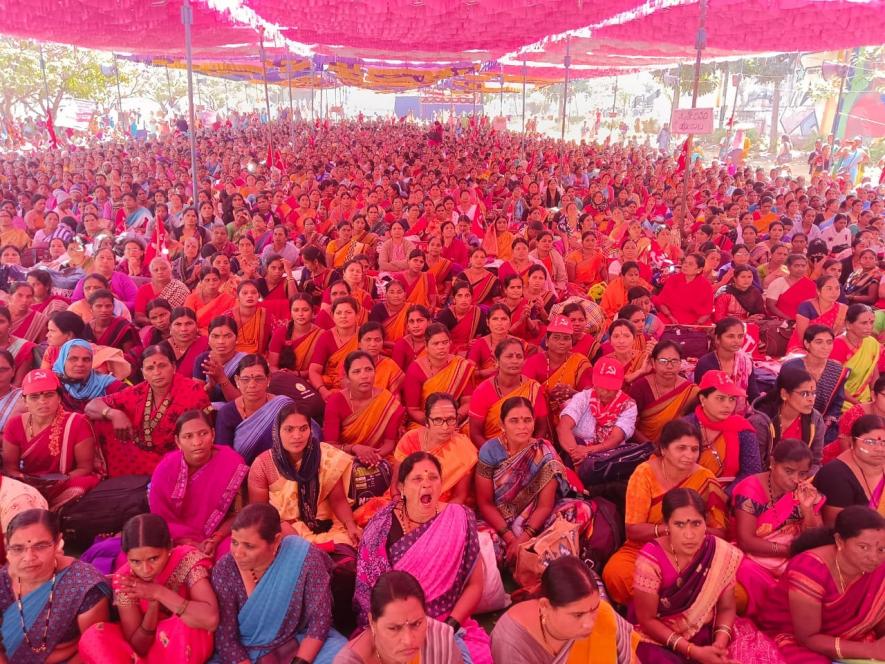 Karnataka: Government Blinks, Huge win for Anganwadi Workers