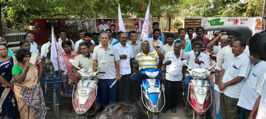 Protest outside Madurai Collectorate. Image courtesy: Nambu Rajan