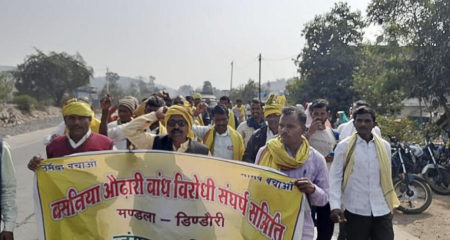 A joint rally from Mandla and Dindori districts by people living in submergence areas from Narayanganj to Jabalpur (Photos - Pooja Yadav,