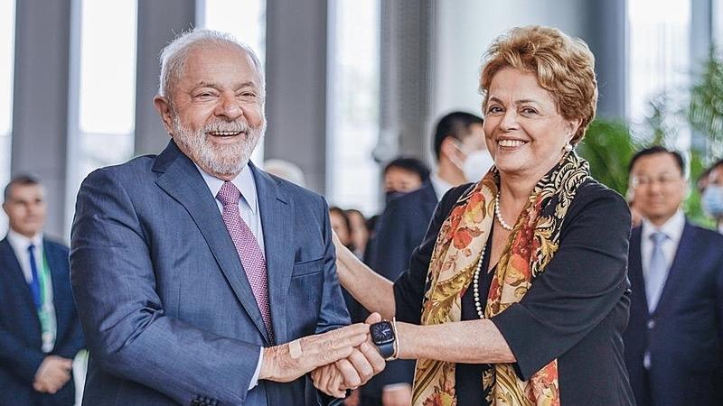 Lula is welcomed by Dilma Rousseff at the headquarters of the New Development Bank in Shanghai, China. Photo: Ricardo Stuckert