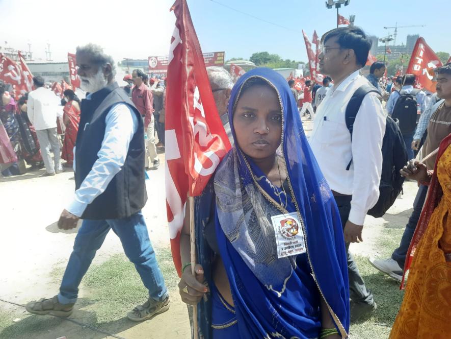 Asha is a widow mid-day meal worker, has 3 kids, and earns only 2000Rs. When she started working 15 years back, she was paid Rs1000, and despite the inflation all she's paid today is Rs 2000.