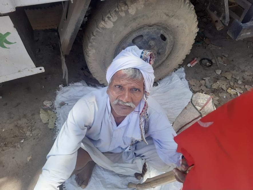 The 70-year-old man with a family of 19, is ready to work even at this age. "Kamayenge nahi to marr jayenge," he says.