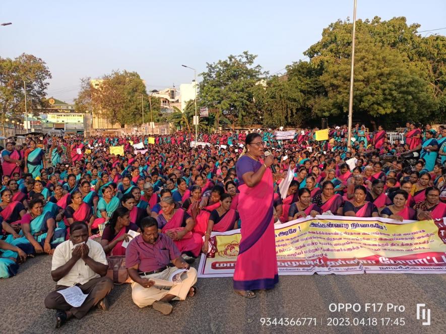 Workers and helpers participated in large numbers in the protest held in front of the district collector office, Namakkal (Image courtesy: CITU Tamil Nadu)