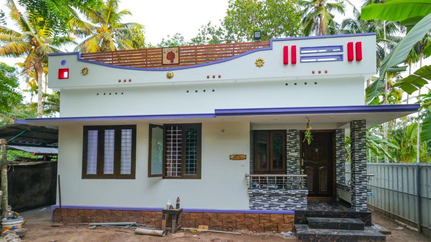 Chief Minister Pinarayi Vijayan leading the housewarming ceremony at one of the newly built houses under the LIFE Mission. (Courtesy: (@pinarayivijayan) / Twitter)
