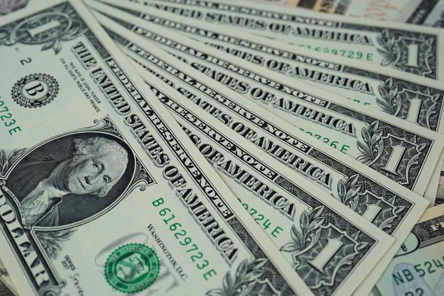 Iraq Bans US Dollar Transactions to Boost Dinar