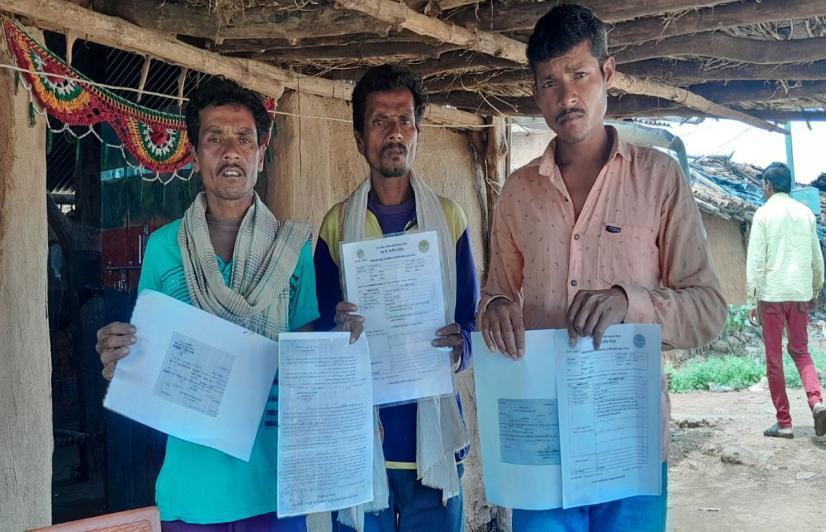 Bannu Vaskale, Dhansingh Richhu and another resident with their applications for land pattas under the Forest Rights Act (Photos - Mohammad Asif Siddiqui, 101Reporters)