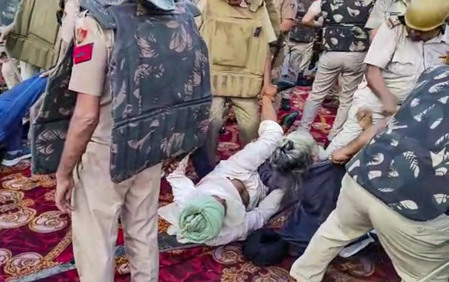Police personnel detain farmers during their protest against the Haryana government’s decision to not buy sunflower seeds on the minimum support price (MSP), in Kurukshetra, Tuesday, June 6, 2023.