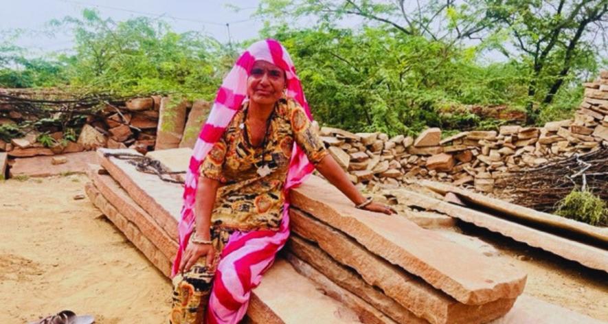 After the death of her husband from silicosis, Pappu Devi goes to the mine to work every day (Photo - Dinesh Bothra, 101Reporters).
