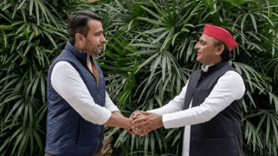 SP chief Akhilesh Yadav and RLD chief Jayant Chaudhary. Image Courtesy: Twitter/@yadavakhilesh