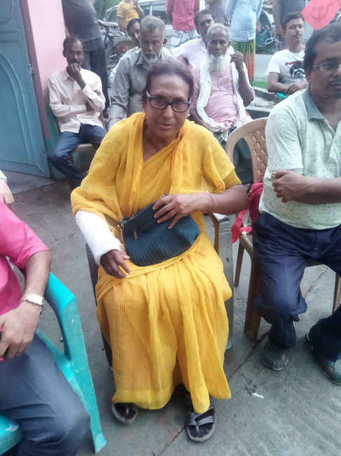 Injured Congress Zilla parishad candidate mamtaz begum hira, whose right hand has been fractured by tmc hooligans led by Shah Alam