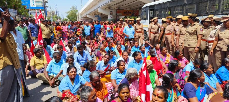 Sanitation workers blocking roads in Tirunelveli district as part of the protest. (Courtesy: CITU Tamil Nadu)