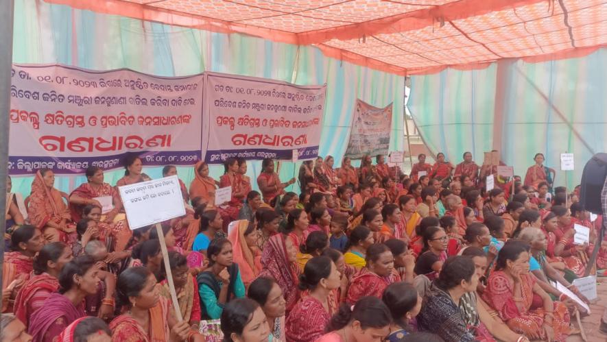 Local communities of around six villages of Odisha’s Jharsuguda district demonstrate near the collectorate demanding the scrapping of the public hearing for Vedanta Group’s proposed Rs 2,000-crore coal mining project on August 8.