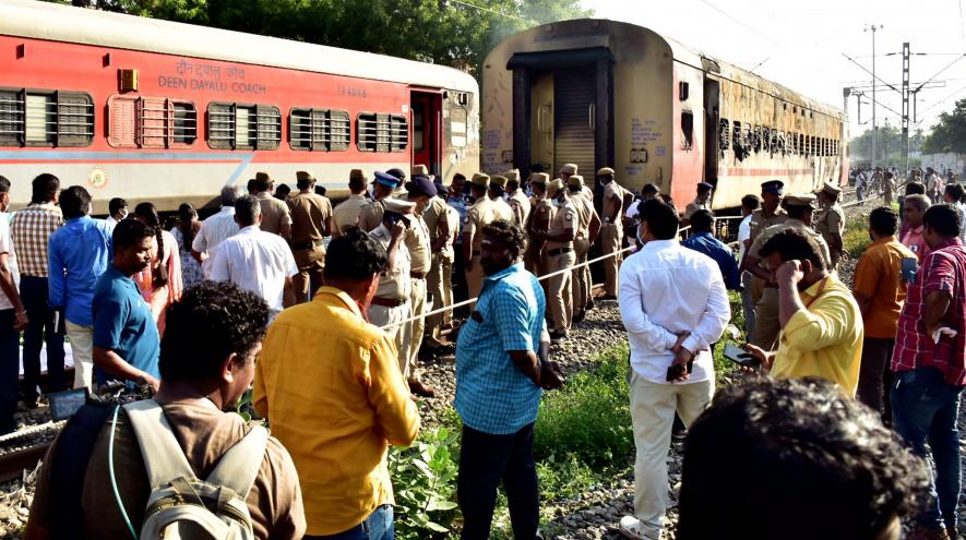 TN: 10 Killed in Train Fire; Rail Authorities Blame Cylinder 'Smuggled' Inside for Blaze | NewsClick