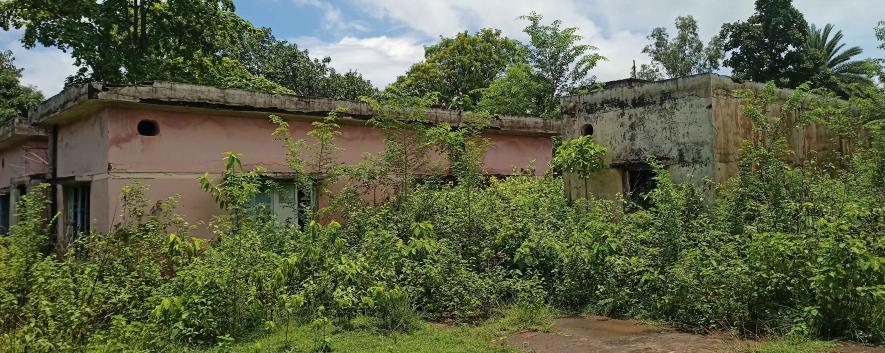 Abandoned health workers' quarters and indoors of Halutkanali Hospital, Ranibandh