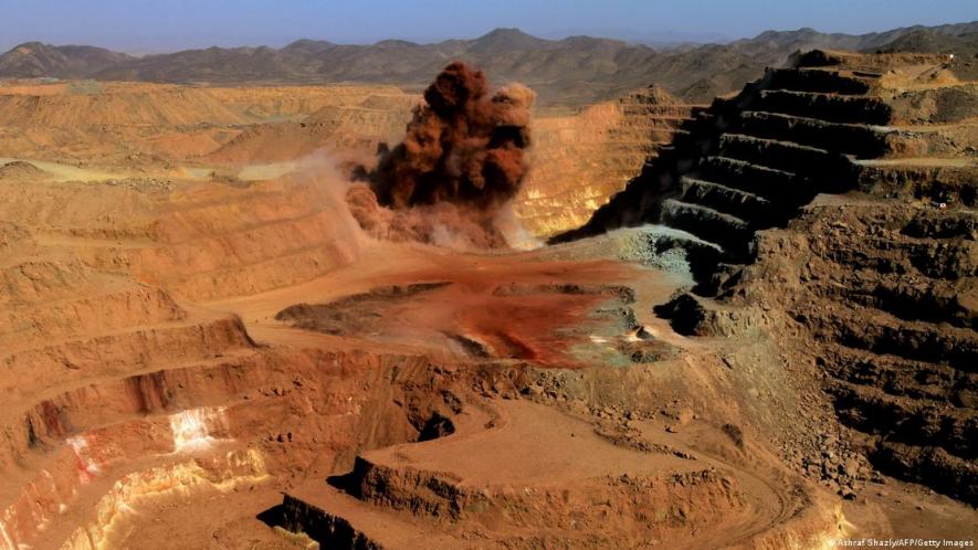 The mining of precious metals has a price for humans and for the environment. This picture shows a mine in Sudan