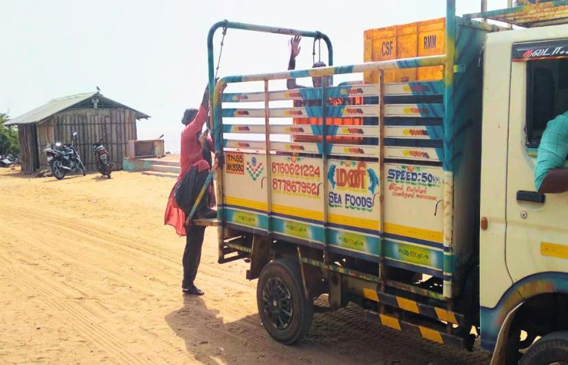 People climbing on the trucks for the road journey (Photo - Prasanth Muthuraman, 101Reporters).