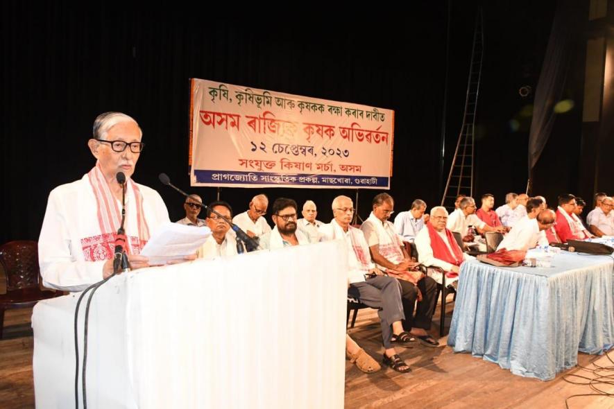 Writer and literary critic Hiren Gohain addresses the Samyukta Kisan Morcha convention in Guwahati on Tuesday.