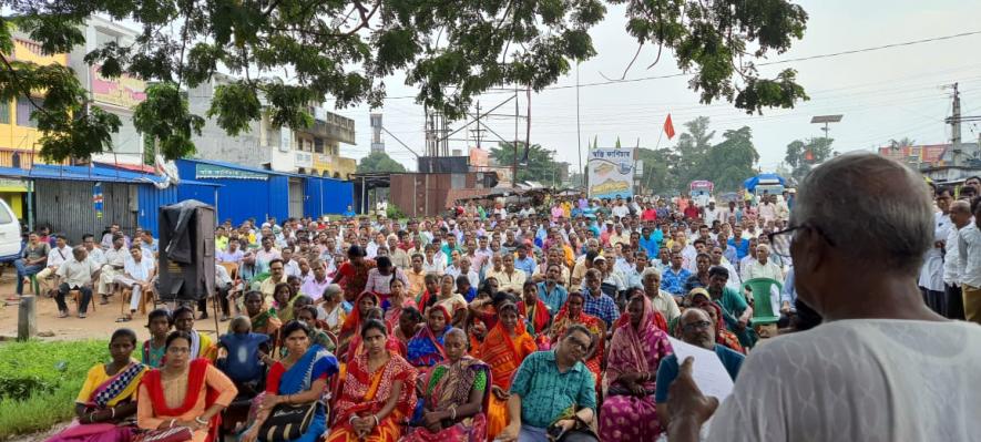 People of Jangalmahal, Bankura, organised a rally and assembled for a mass meeting in Khatra, demanding Chhatna-Mukutmonipur Railways.