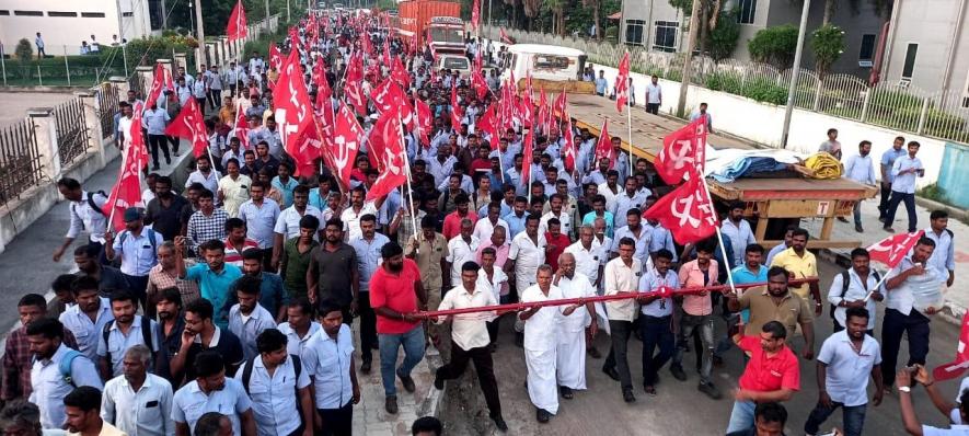 CITU holds a rally to hoist the union flag outside the Unipres factory. Image credit: CITU
