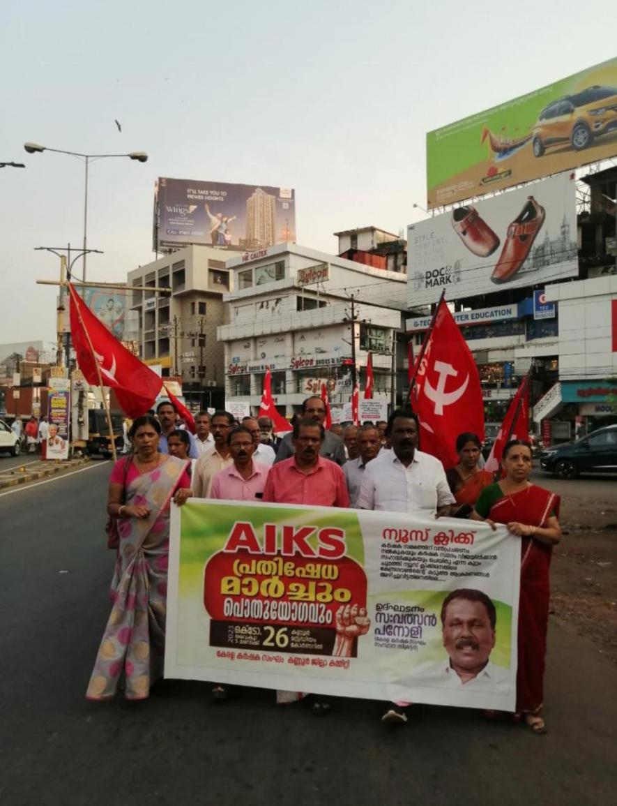 Kerala Karshaka Sangham state general secretary Valsan Panoli lead the solidarity march in Kannur.
