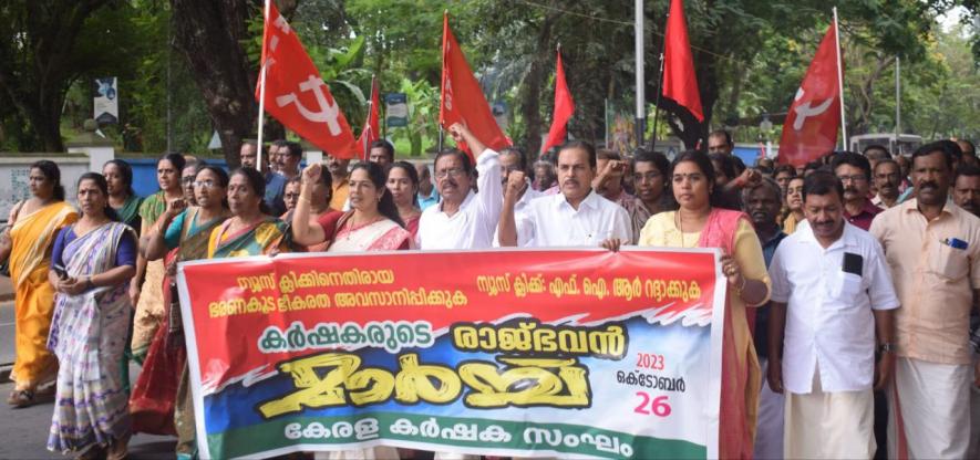 Kerala Karshaka Sangham state president M Vijayakumar and other office-bearers march towards the Kerala Raj Bhavan. 