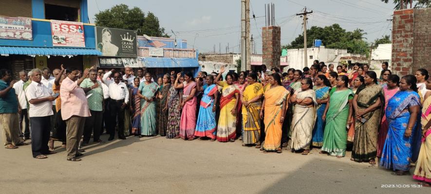 Solidarity protests by school teachers in Tiruvannamalai.