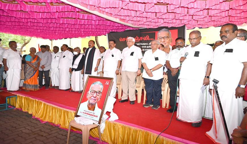 Leaders observing two minutes of silence in memory of the departed leader.