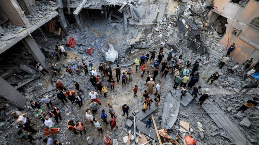 Civilians search for survivors among the rubble in an Israeli airstrike on Khan Yunis. (Photo: PMFA/X)