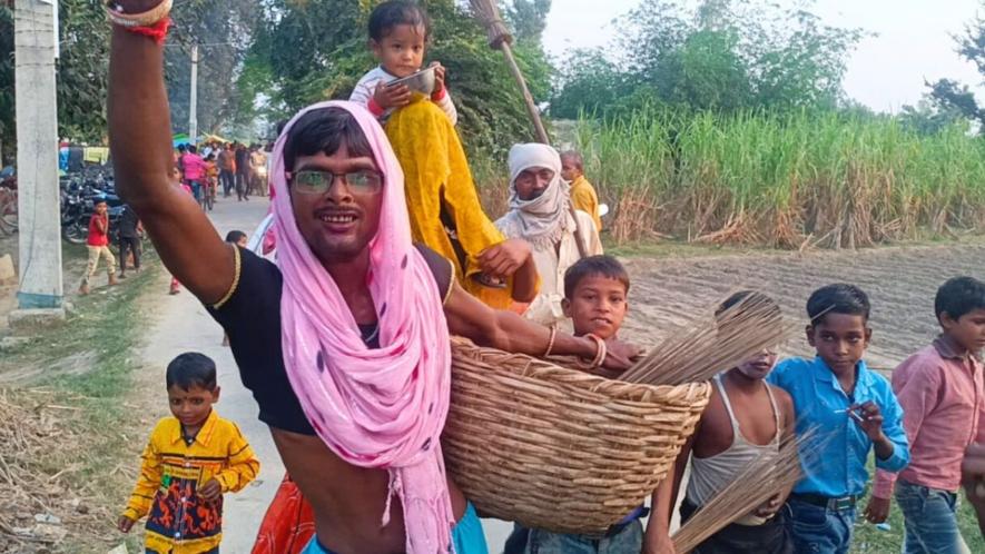 Villagers dressed up to celebrate Nakal Pailakisa village of Uttar Pradesh’s Sitapur district. Photo: Ramji Mishra.