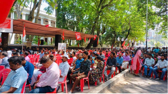 Hundreds of employees attached to the NHM are participating in the three-day dharna in front of the Raj Bhavan, Thiruvananthapuram.